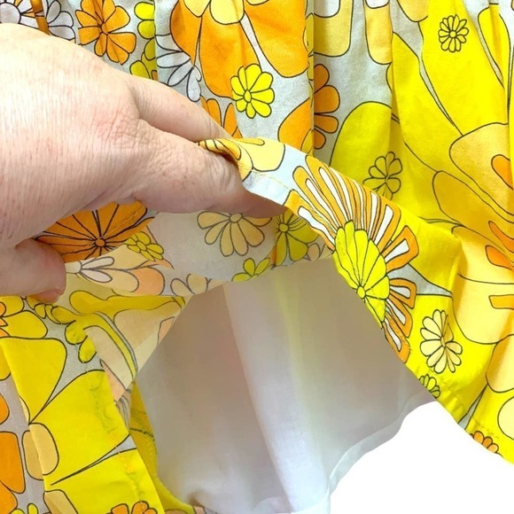 Julie‎ Brown NWT Floral Print High Rise Ruffle Drawstring Shorts, Small - Picture 5 of 13